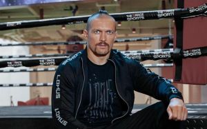 Промоутер Ф'юрі пояснив, чому йому подобається, коли Усика порівнюють із легендарними бійцями