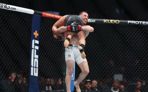Мераб Двалішвілі впевнено відправив на пенсію Генрі Сехудо на UFC 298