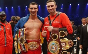 Джонатон Бенкс порівняв стилі братів Кличків: "Це ніч і день"