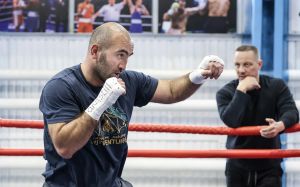 Мурат Гассієв - про реванш з Усиком: "Він уже старий"