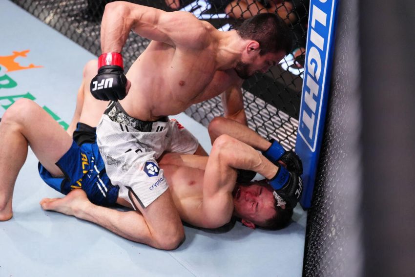 Умар Нурмагомедов побував у нокдауні, але переміг Бекзата Алмахана на UFC Fight Night 238