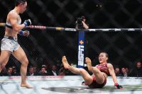 Вейлі Жанг побувала в нокдауні, але перемогла Янь Сяонань на UFC 300