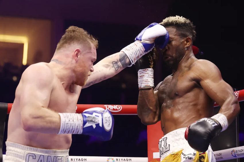 Сауль Альварес переміг Вільяма Скулла і став абсолютним чемпіоном світу