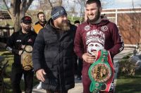 Рамзан Кадиров подарував Бетербієву автомобіль і присвоїв звання почесного громадянина Чечні: "Ми пишаємося тобою, наш брате"