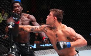 Кайо Борральо в яскравій рубці побив вікового Джареда Канноньє на UFC on ESPN 62
