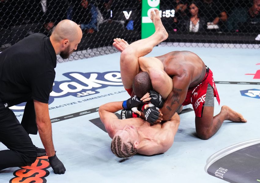 Педді Пімблетт ефектно "задушив" Бобі Гріна на UFC 304