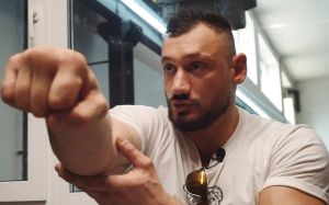 Гаджі Наврузов хоче побитися на одній руці: "Це взагалі офігенно"