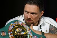 Олександр Усик прокоментував чутки про свій величезний гонорар за бій із Верховеном