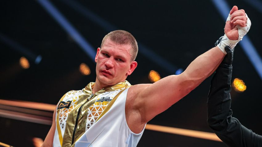 Артем Сусленков битиметься з Сергієм Кузьміним