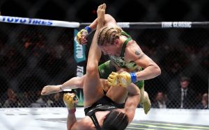 Валентина Шевченко повернула титул UFC, з третьої спроби перемігши Алексу Грассо на UFC 306