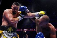 Олександр Усик прокоментував перемогу Вордлі над Паркером