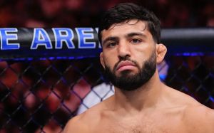 Джастін Гетжі пояснив, чому UFC не дозволяє Царукяну побитися за титул