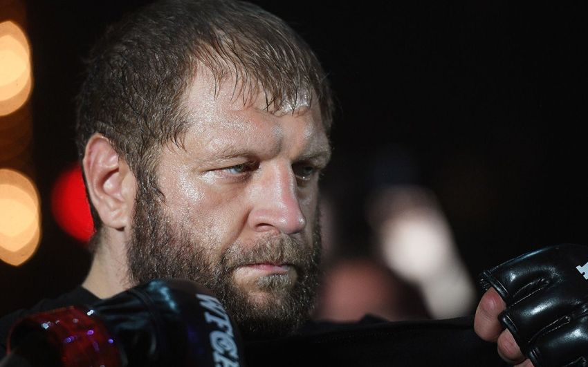 Менеджер Олександра Ємельяненка повідомив про зрив бою з Бобом Саппом