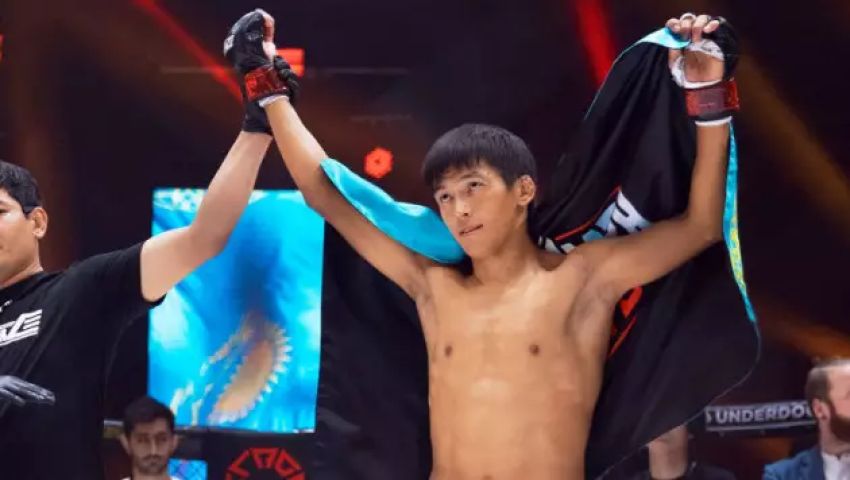 Непереможений боєць із Казахстану підписав контракт із UFC