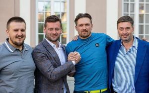 Промоутер Усика інтригує андеркардом бою з Дюбуа: "Хочемо зробити глядачам приємний сюрприз"