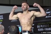 Результати зважування UFC 305: Дрікус дю Плессі - Ісраель Адесанья