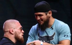 "Хто задихає першим, той і програє". Відомий казахстанський тренер дав прогноз на бій Резнікова з Баговим