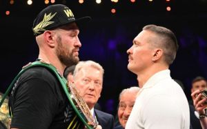 Насім Хамед підтримав рішення Тайсона Ф'юрі перенести бій з Олександром Усиком