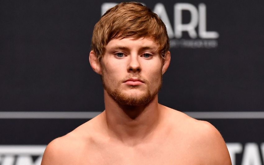 Брайс Мітчелл розкритикував спадщину Алекса Волкановскі: "Я можу нокаутувати його"
