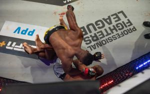 Френсіса Нганну нокаутував Ренана Феррейру на PFL Super Fights