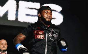 WBC наказав Карлосу Адамесу битися з Мейірімом Нурсултановим