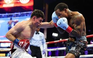 Вільям Зепеда переміг Ламонта Роуча у поєдинку та завоював титул WBC у легкій вазі