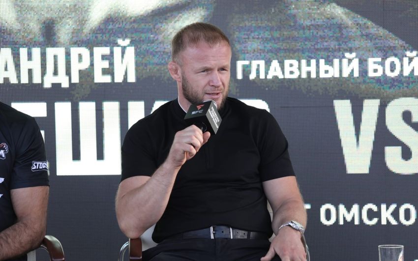 Шлеменко заявив, що не подав би руку бійцю UFC, який здійснив камінг-аут: "Рукостискання може бути останнім для тебе"