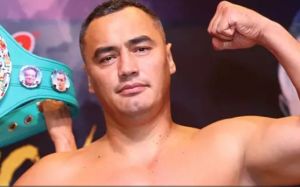 Казахстанський боксер вибачився за дискваліфікацію в дебютному бою в США
