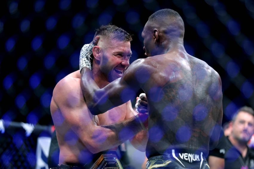 Ісраель Адесанья звернувся до дю Плессі після поразки на UFC 305