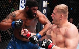 Сергій Павлович фінішував Блейдса в головному бою на UFC Fight Night 222