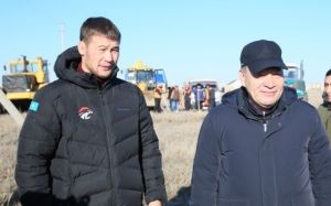 Казахстанська зірка UFC побудує будинок для постраждалої від повені сім'ї