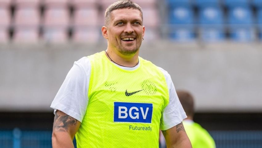 Олександр Усик - про своє майбутнє у футболі: "Такого взагалі не було у світовій історії"