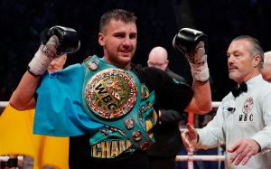 Олександр Гвоздик відповів, чому не повернувся в Україну після початку повномасштабної війни: "Хто б так зробив на моєму місці?"