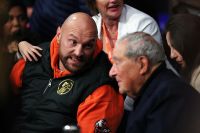 Боб Арум розкрив план Тайсона Ф'юрі на випадок якщо бій з Олександром Усиком зірветься