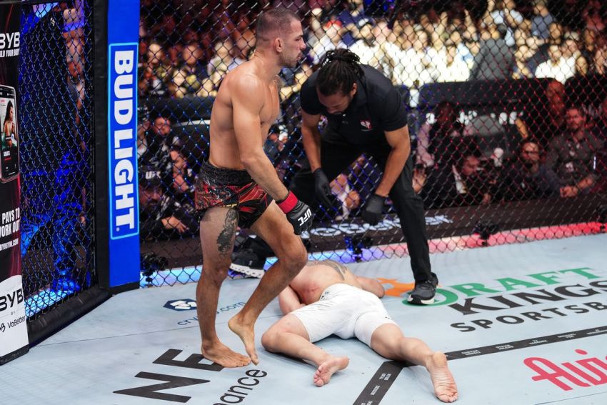 Алешандре Пантожа "задушив" Кая Кара-Франса на UFC 317