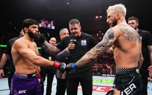 Арман Царукян засабмітив Дена Хукера в головному бою UFC Fight Night 265