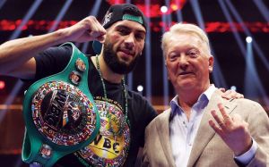 Френк Уоррен розкритикував Шираза за відмову від титулу WBO