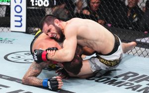 Іслам Махачев швидко розібрався з Ренато Мойкано на UFC 311