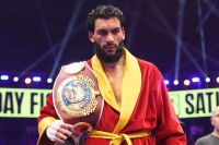 Хамза Шираз розкритикував WBC за призначення поєдинку з Алімханули: «Це фарс»