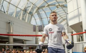 Карл Фремптон підібрав ідеального суперника для Ентоні Джошуа: "Він не може сидіти і чекати Ф'юрі або Усика"