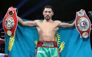 Екс-чемпіон світу оцінив шанси Алімханули стати абсолютним чемпіоном світу