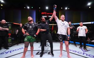 Марчін Тибура просить UFC не виганяти Тайя Туівасу