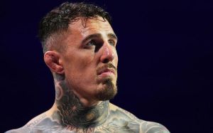 Том Аспіналл звільнив титул UFC у важкій вазі