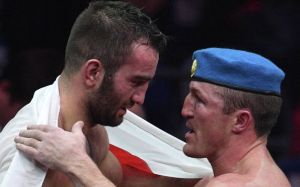 Денис Лєбєдєв висловився про бій Гассієва з Валліном: "Я не знаю, яка у нього форма і мета в боксі"