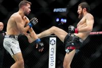 Уланбеков зупинив задушливим прийомом американця Дердена на UFC 296