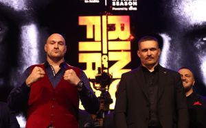 Тайсон Ф'юрі змінив думку щодо габаритів Усика: "Це не маленька людина"