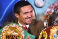 Олександр Усик висловився про хейт: "Це просто шматки бруду, що падають біля мене"