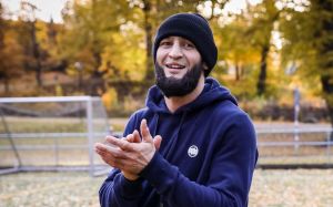 Тренер пояснив, чому не потрібно чекати швидкого повернення Хамзата Чімаєва в октагон