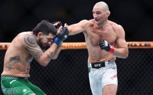 Шон Стрікленд удострочив Ентоні Ернандеса в головному бою UFC Fight Night 267