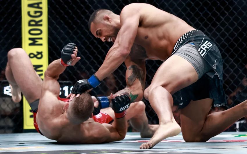 Карлос Ульберг нокаутував Їржі Прохазку в першому раунді на UFC 327 і став чемпіоном напівважкої ваги